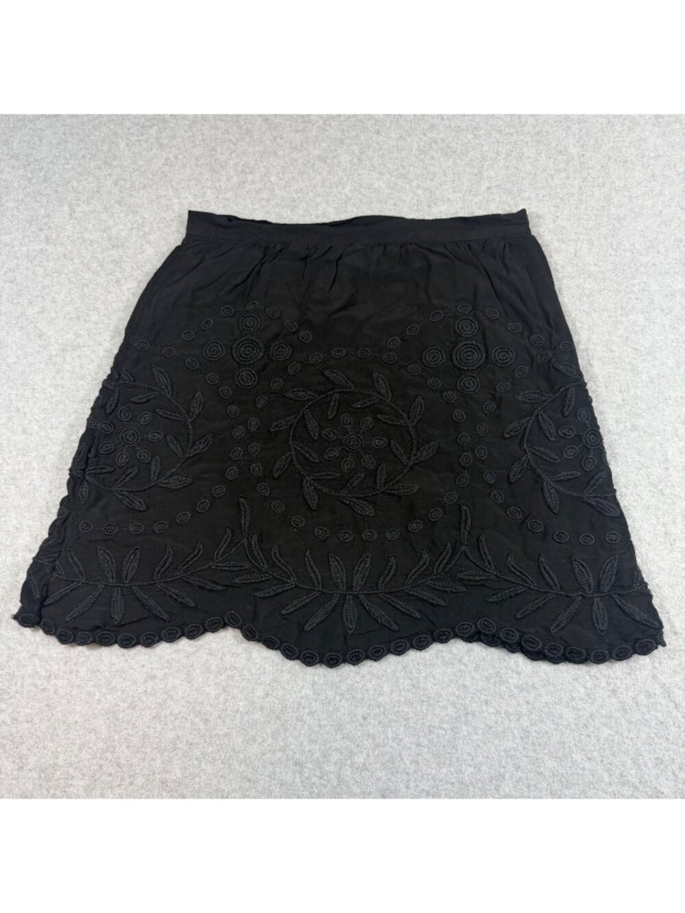 Lauren Ralph Lauren Black Embroidered Mini Skirt Women’s Size 2 Boho Floral